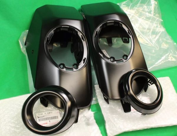 トヨタ 純正 FJクルーザー GSJ15 ブラックカラーパッケージフロントバンパーガード パッド ホール カバー フォグランプ カバー 左右セット