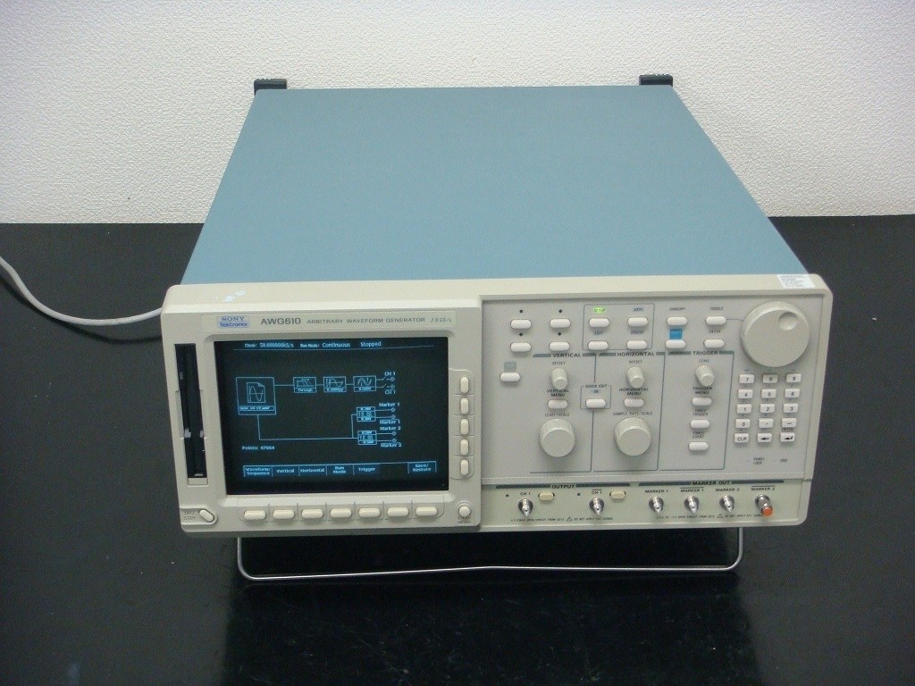 【正常動作品】Tektronix AWG610 1Hz-260MHz 2.6Gs 任意波形発生器