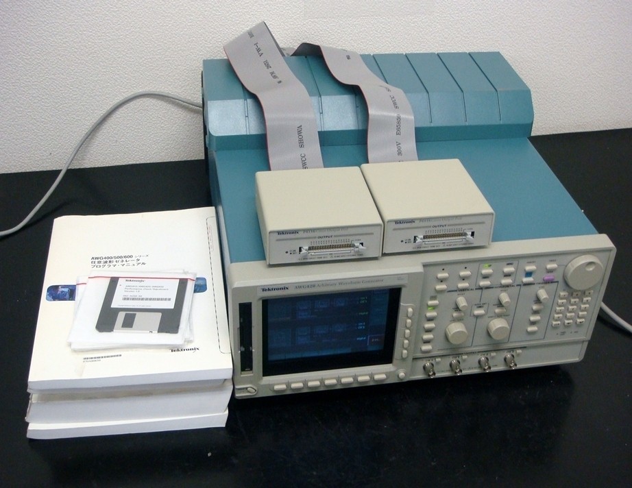 【正常動作品】Tektronix AWG420/03 200MHz 16bit 2ch 任意波形発生器
