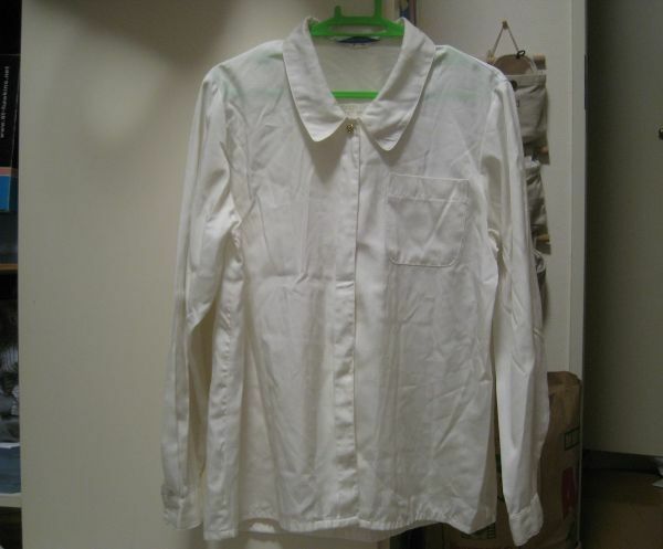 ★送料無料！MITSUKOSHI(三越)の白の長袖シャツ/オフホワイト/Mサイズくらい