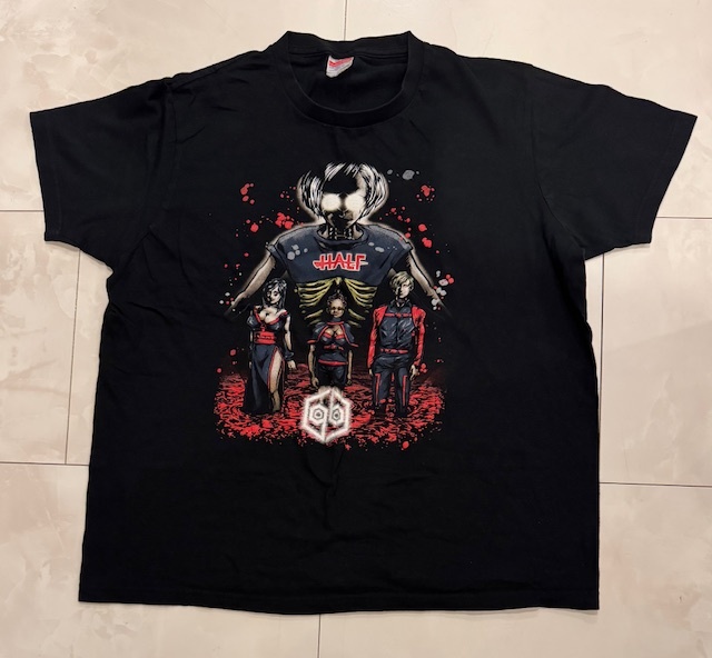 女王蜂 HALF グラフィック Tシャツ (US XLサイズ) お譲りします。