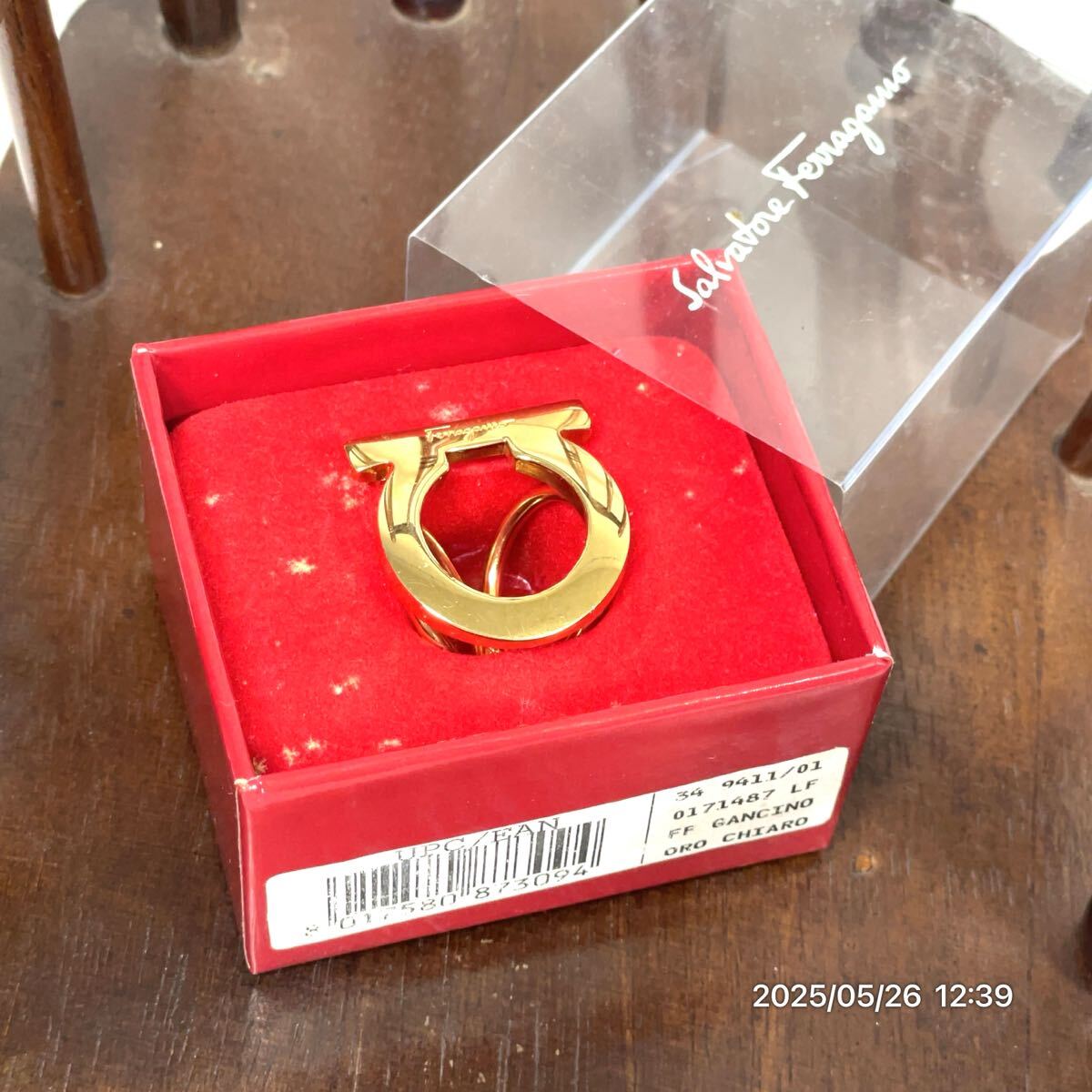 Ferragamo サルヴァトーレフェラガモ ガンチーニ ブランドロゴ ゴールドカラー スカーフリング アクセサリー 装飾品 箱付き拍卖