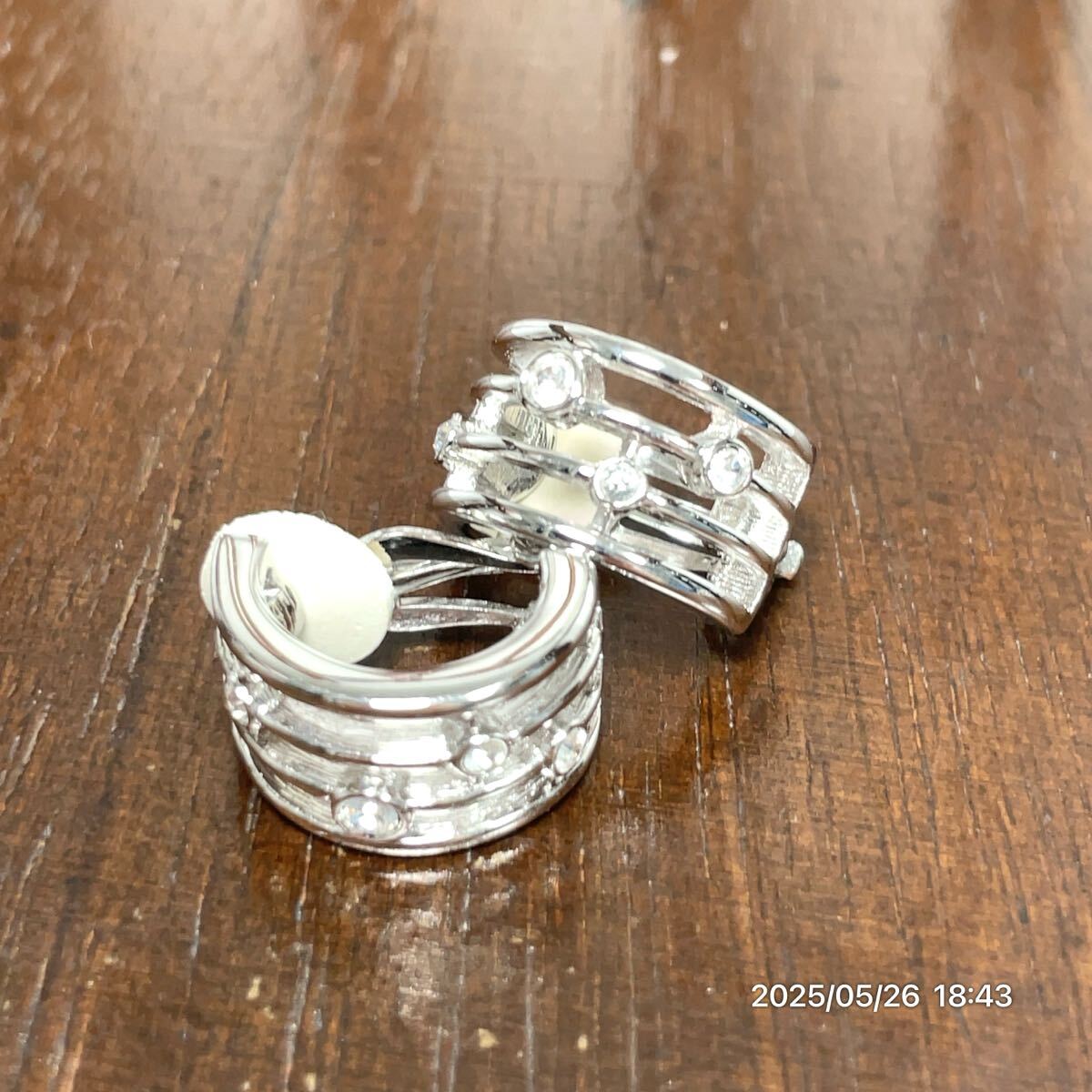 美品 SWAROVSKI スワロフスキー 4連風 クリスタル ラインストーン シルバーカラー イヤリング ピアス アクセサリー 装飾品