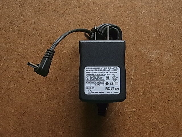 ACACアダプター　4.0-5.5V/2.6-2.3A 送料230円　中古