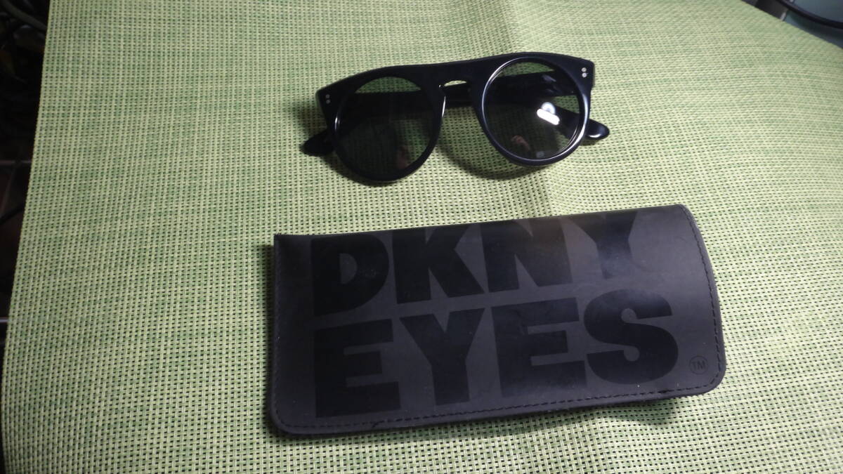DKNY EYES　サングラス　香港製（ボシュロム）