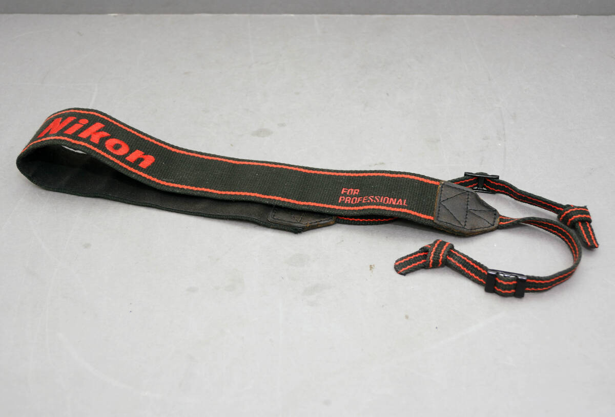 Nikon 純正 ストラップ Nikon FOR PROFESSIONAL 赤　中古　