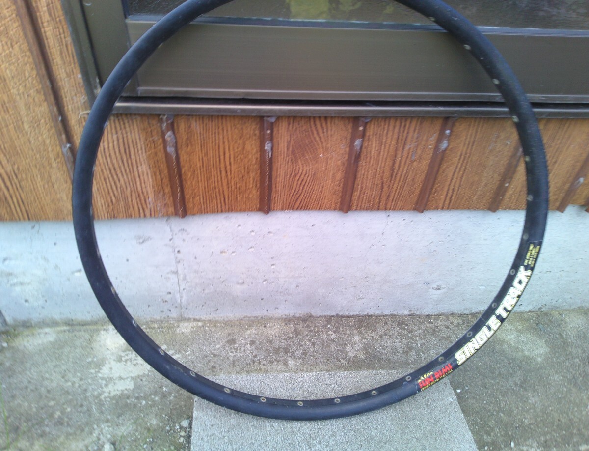 リム　SUN RIMS SHNGLE TRACK 32H
