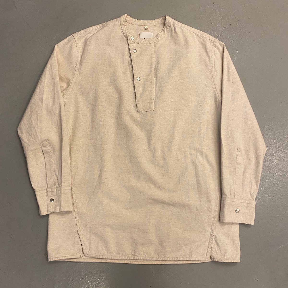 ☆OAMC オーエーエムシー☆ WHITNEY SHIRT NATURAL WHITE ノーカラー 長袖 メンズ シャツ lno color ong sleeve men's 24E28OAU18