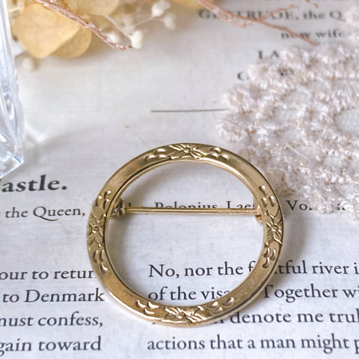 ヴィンテージブローチ　ゴールド　サークル　美品☆vintage jewelry accessoriesR0539