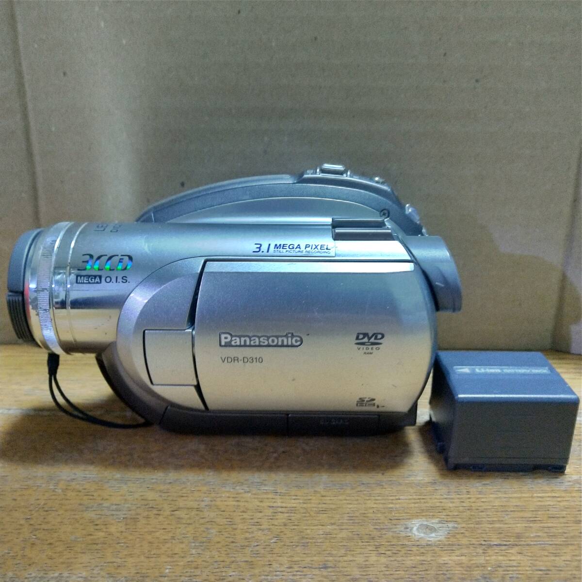【良品中古】★パナソニック Panasonic 3CCD 8cmDVDビデオカメラ VDR-D310 録画/再生OK！ダビング等に ★完動品★