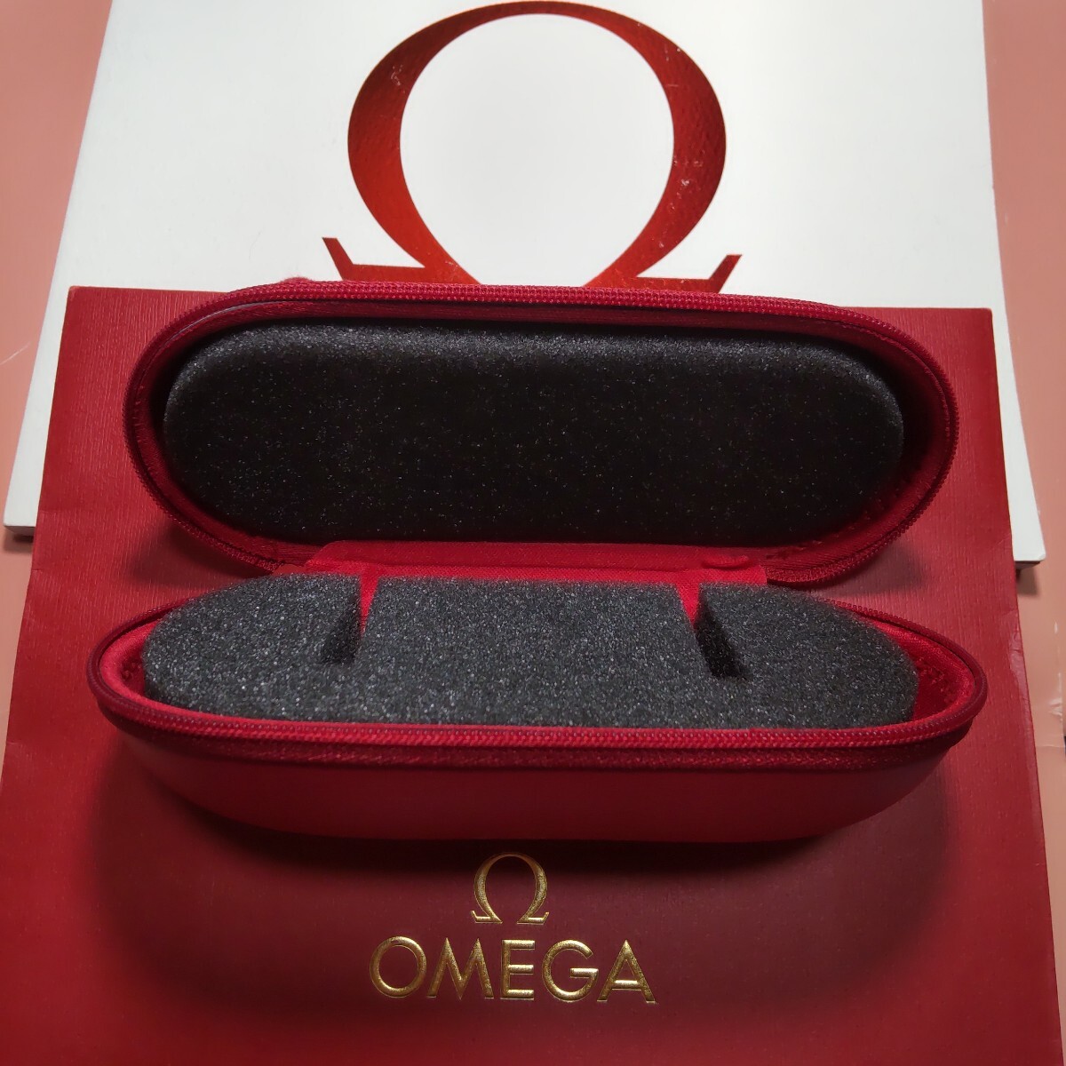 OMEGA 純正 Ω オメガ 正規 時計 ケース 携帯 ポーチ ソフト 箱 ボックス BOX 保護 収納 スポンジ 持運び トラベル 赤 未使用 09 送料込み