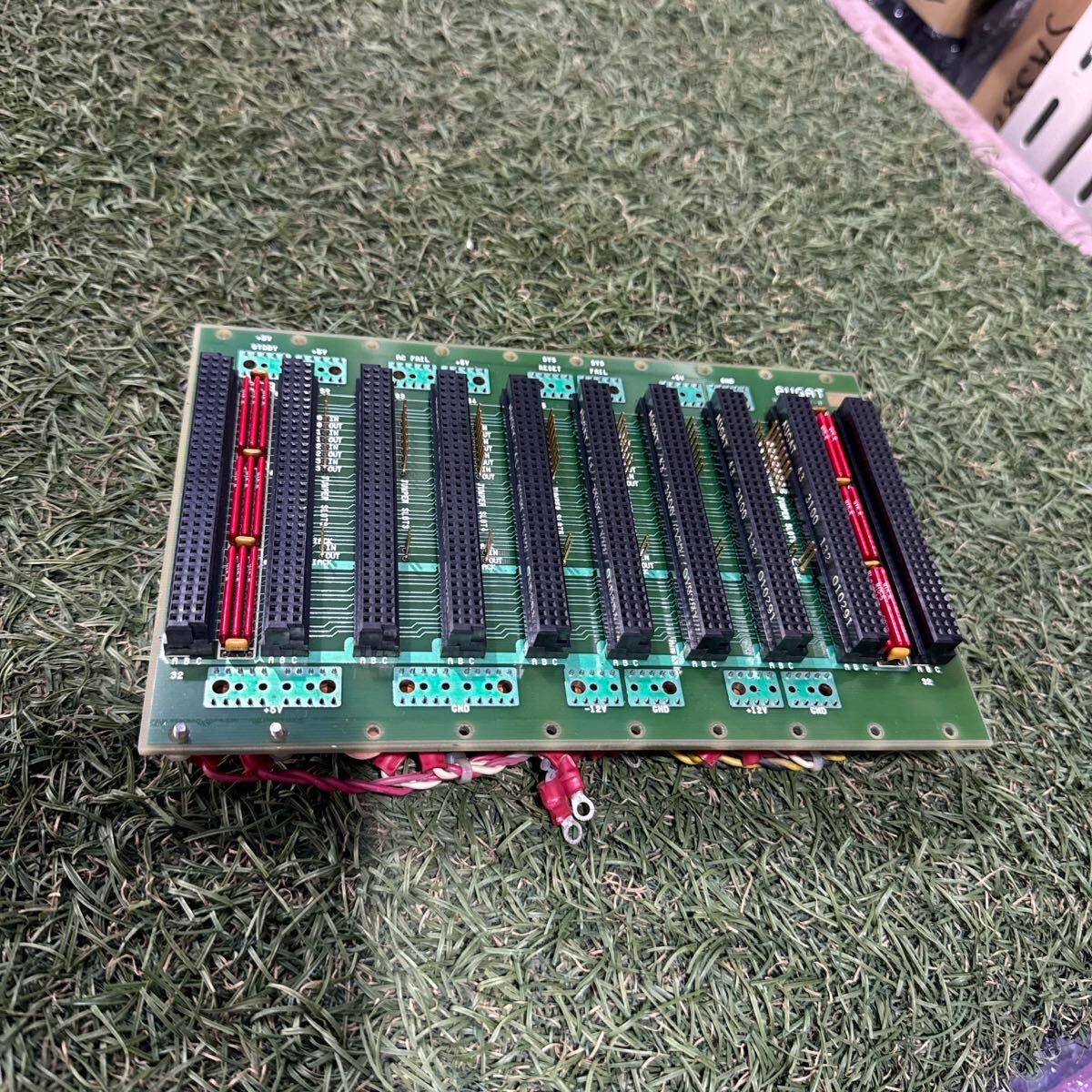 5E135 Augat 10 スロット VME J1 バックプレーン 保証付き