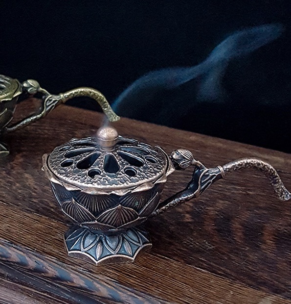 ■新品■ミニチュア【香炉】インテリア雑貨　アンティーク雑貨　小道具　香り　リラックス効果　癒やしグッズ　線香　お香　