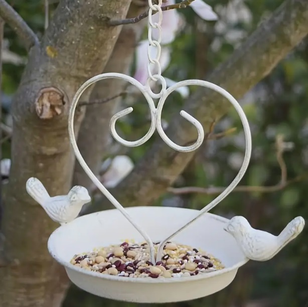 ■新品■ガーデン【鳥】バードフィーダー【アイアン】ホワイト【アンティーク調】鉄　ハンキング　雑貨　オーナメント　トレイ　給餌器