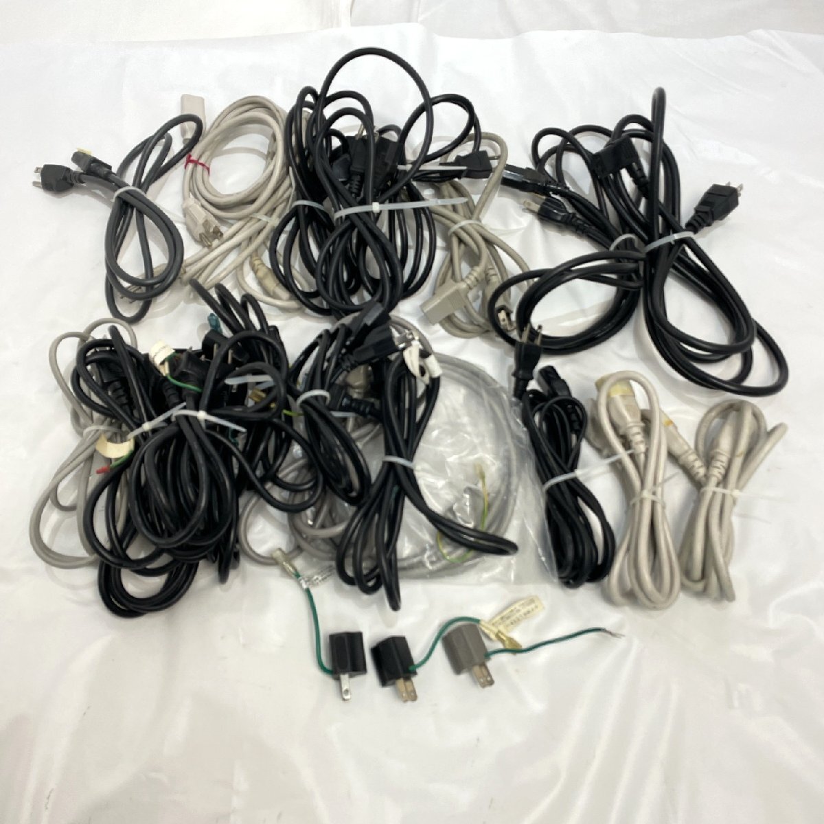 PC電源ケーブル・変換アダプタまとめ 25点 AC電源 2P 3P 2Pアダプター 延長ケーブル 通電確認済【道楽札幌】