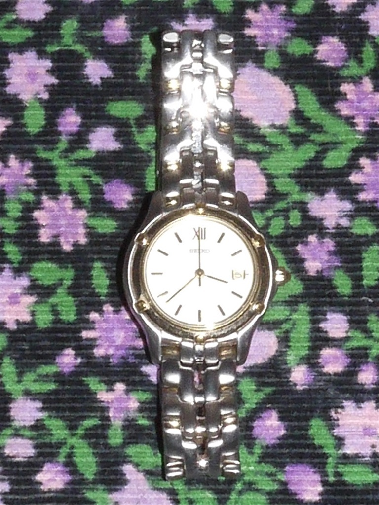 動作良品 SEIKO セイコー 7N82-0750 ラウンドケース型 金文字盤 デイト 5気圧防水 レディース腕時計 コンビ お洒落 クォーツ　A-30
