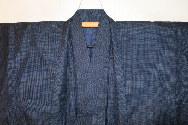 弐9408RM 本絹泥藍大島紬 男性着物羽織 裄67丈135 К百山亀甲黒瑠璃 現代物 地球印証紙付き 新品アウトレット品 プレゼントにも