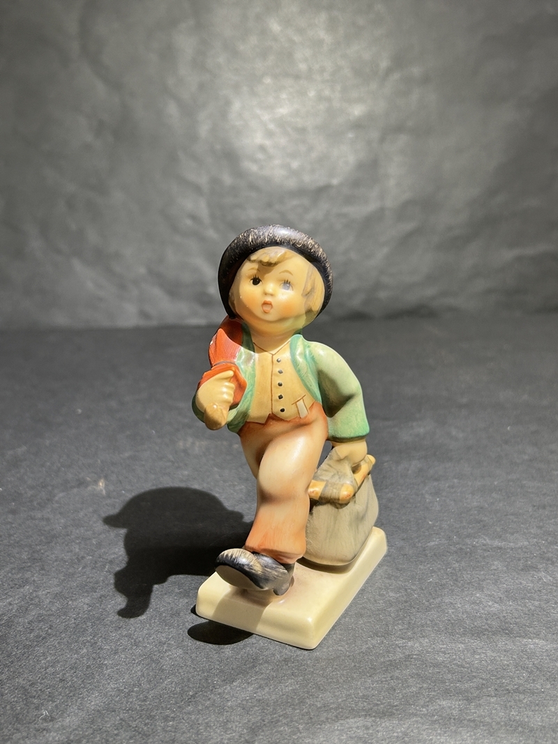 ● コレクター必見 Goebel ドイツ 陶器製 オブジェ 傘を持つ男の子 置物 インテリア 飾り 雑貨 コレクション op629