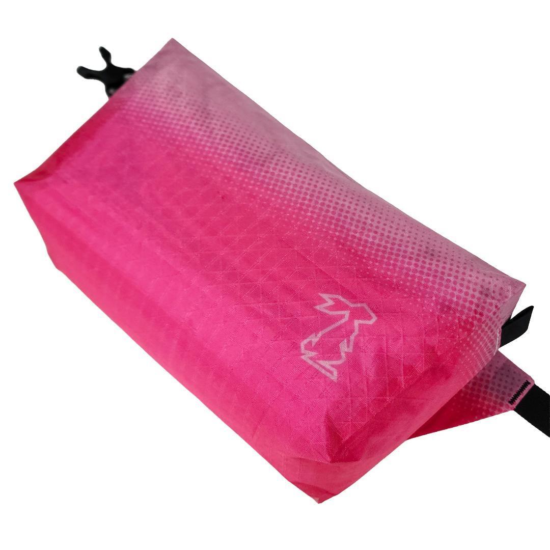 HIGH TAIL DESIGNS Pack1.5 Slipper/Cerise　ハイテールデザイン　ウエストポーチ　登山　ハイク　トレラン　UL 軽量　ウルトラライト　山