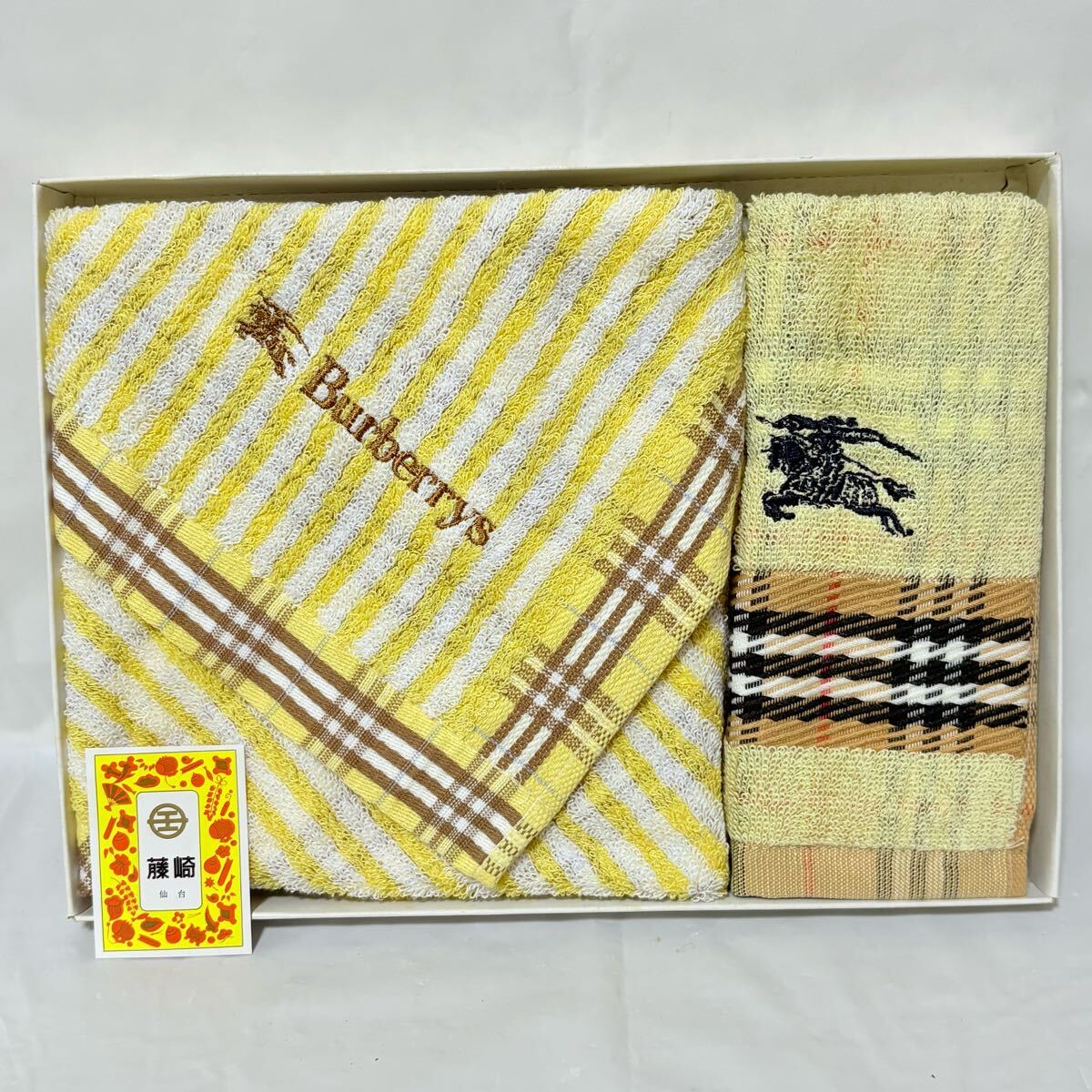 美品未使用　箱無し発送　BURBERRY バーバリー　フェイスタオル　ウォッシュタオル　ノバチェック　イエロー　タオルギフト　レアカラー