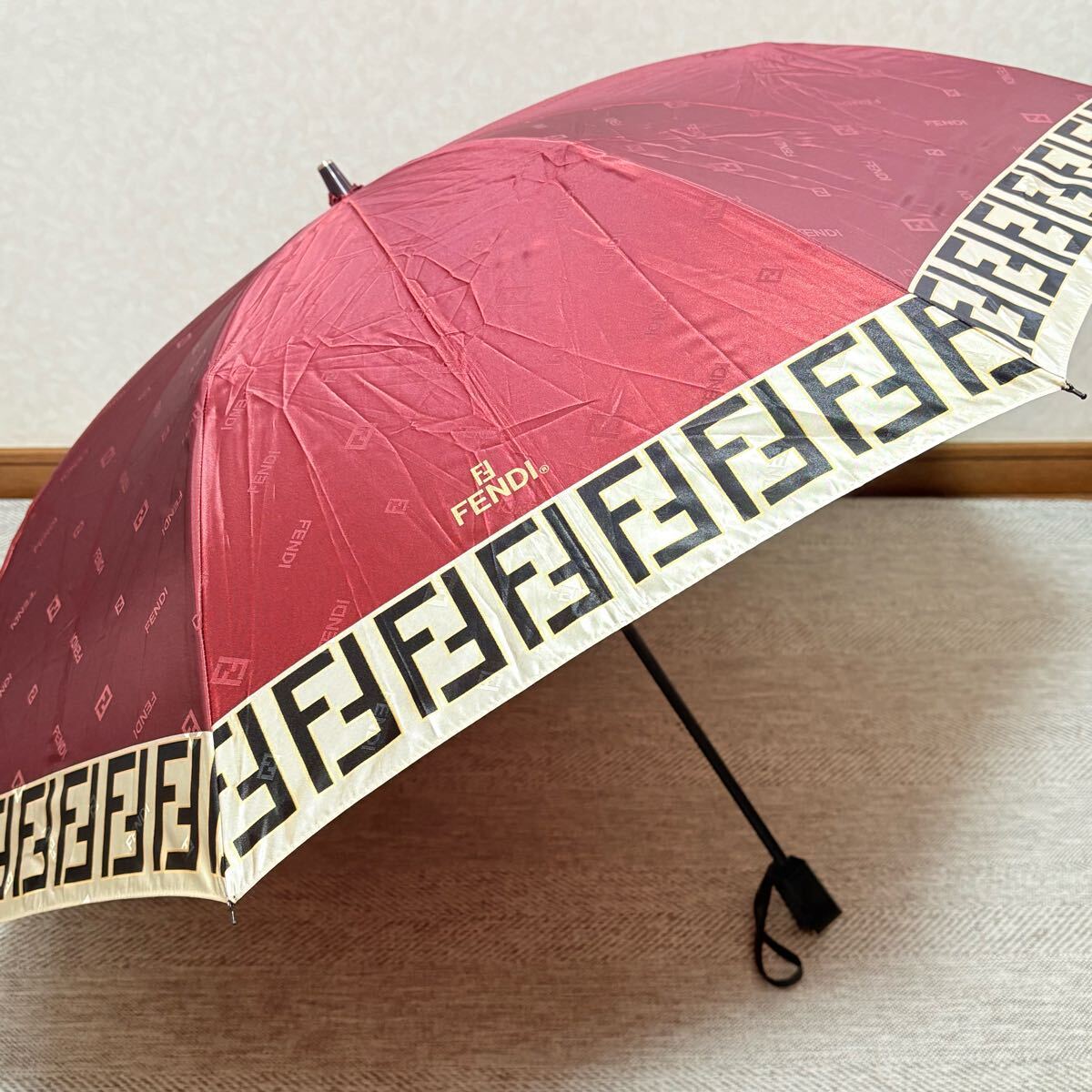 FENDI フェンディ　FF柄　ズッカ柄　文字ロゴ総柄　 晴雨兼用折りたたみ傘　ワインレッド