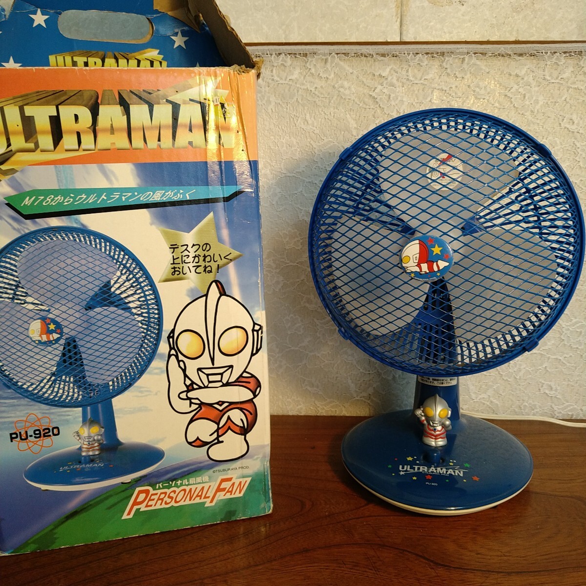 平成レトロ 家電 ウルトラマン 扇風機 卓上用扇風機 ミニ扇風機 【動作確認済】ドウシシャ 99年製 2段階風量調節 首振り式 当時物 パワフル
