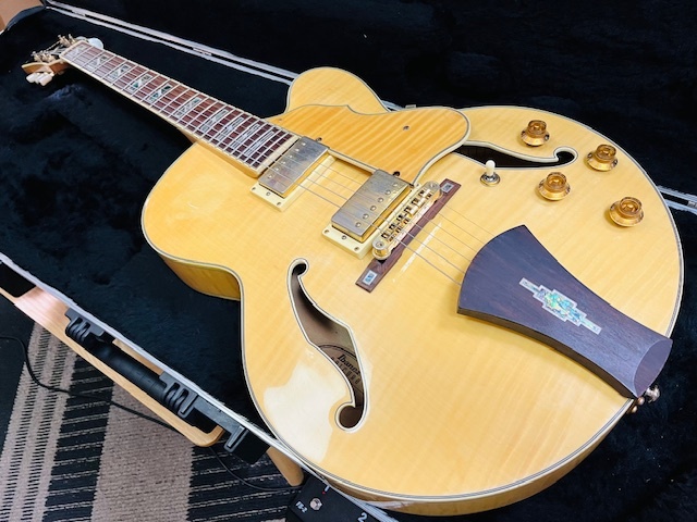 超目玉特価品！！★Ibanez AF105-NT！！★プロの愛用者が多いフルアコ！！★貫禄の1本入荷！！