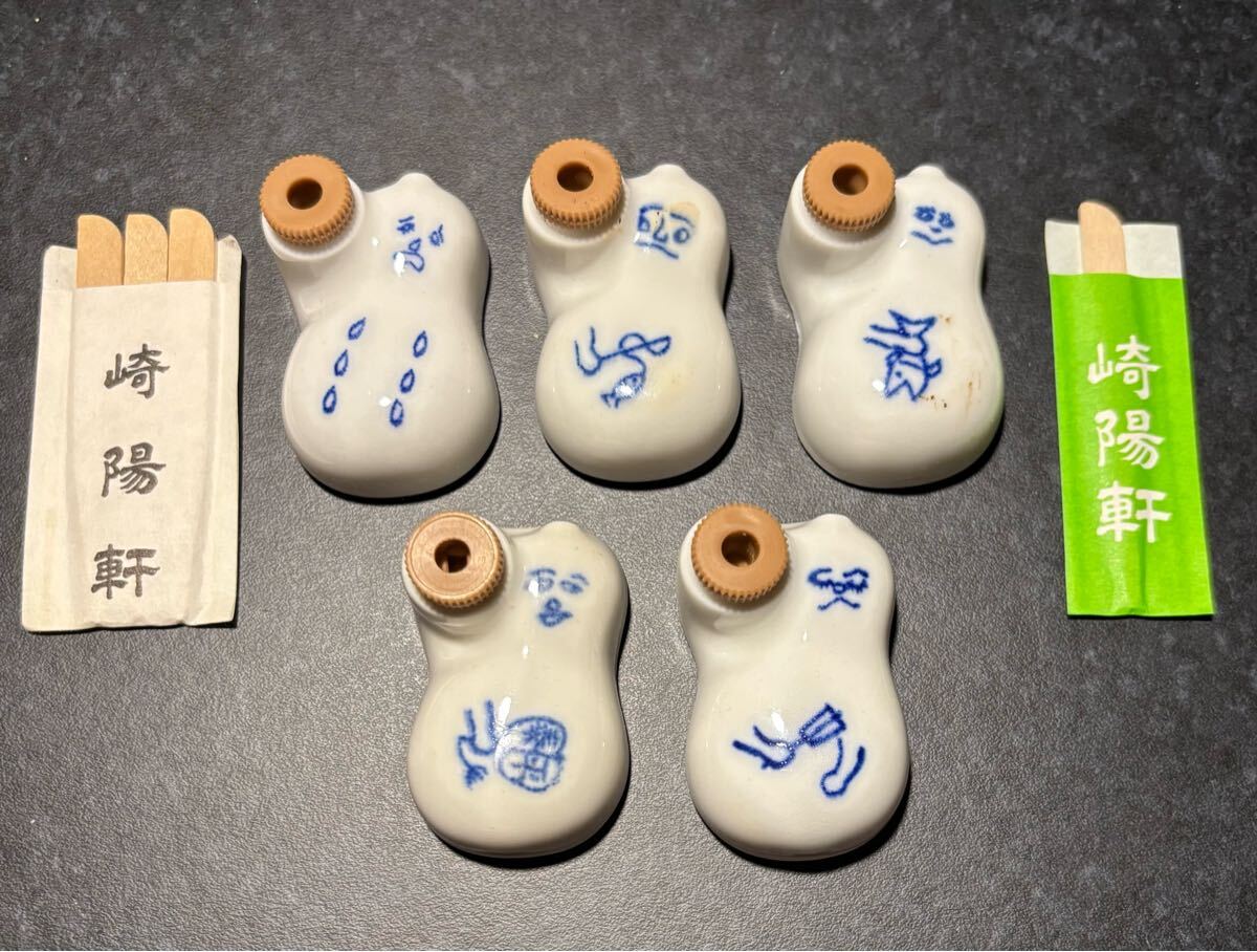 崎陽軒ひょうちゃん5個と爪楊枝　漫画家・横山隆一さんのキャラクター画、初代キャラクター復活の3代目ひょうちゃん　醤油差し　2003年