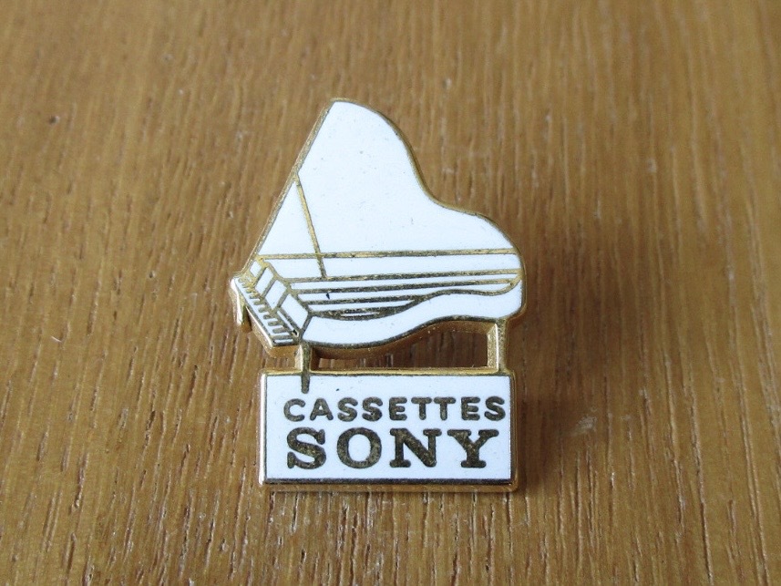 SONY ソニー カセット ミュージック 音楽 古い ピンバッジ：ピアノ 企業 ロゴ 広告 当時物 ピンズ #C