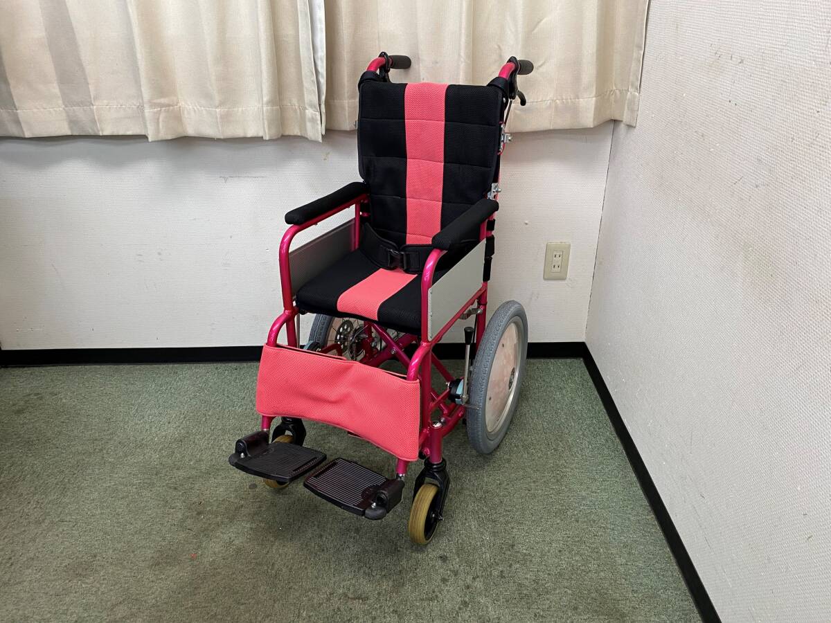 介護用車椅子・アルミフレーム・転倒防止タイヤ・フットブレーキ・介助ブレーキ付き・スポークカバー【下り坂も安心】