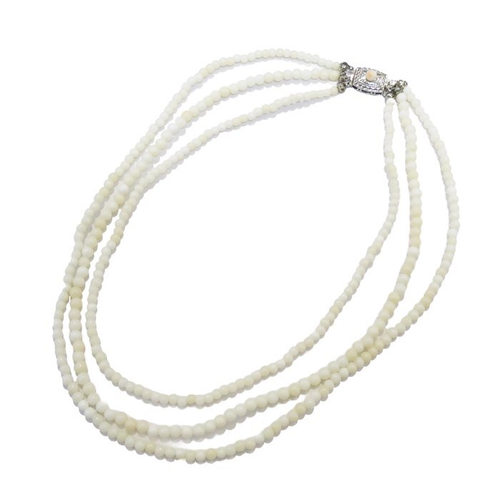 SV 珊瑚(サンゴ) 白さんご 3連ネックレス 29.7g シルバー ホワイト コーラル アクセサリー ジュエリー ソーティング 送料880円