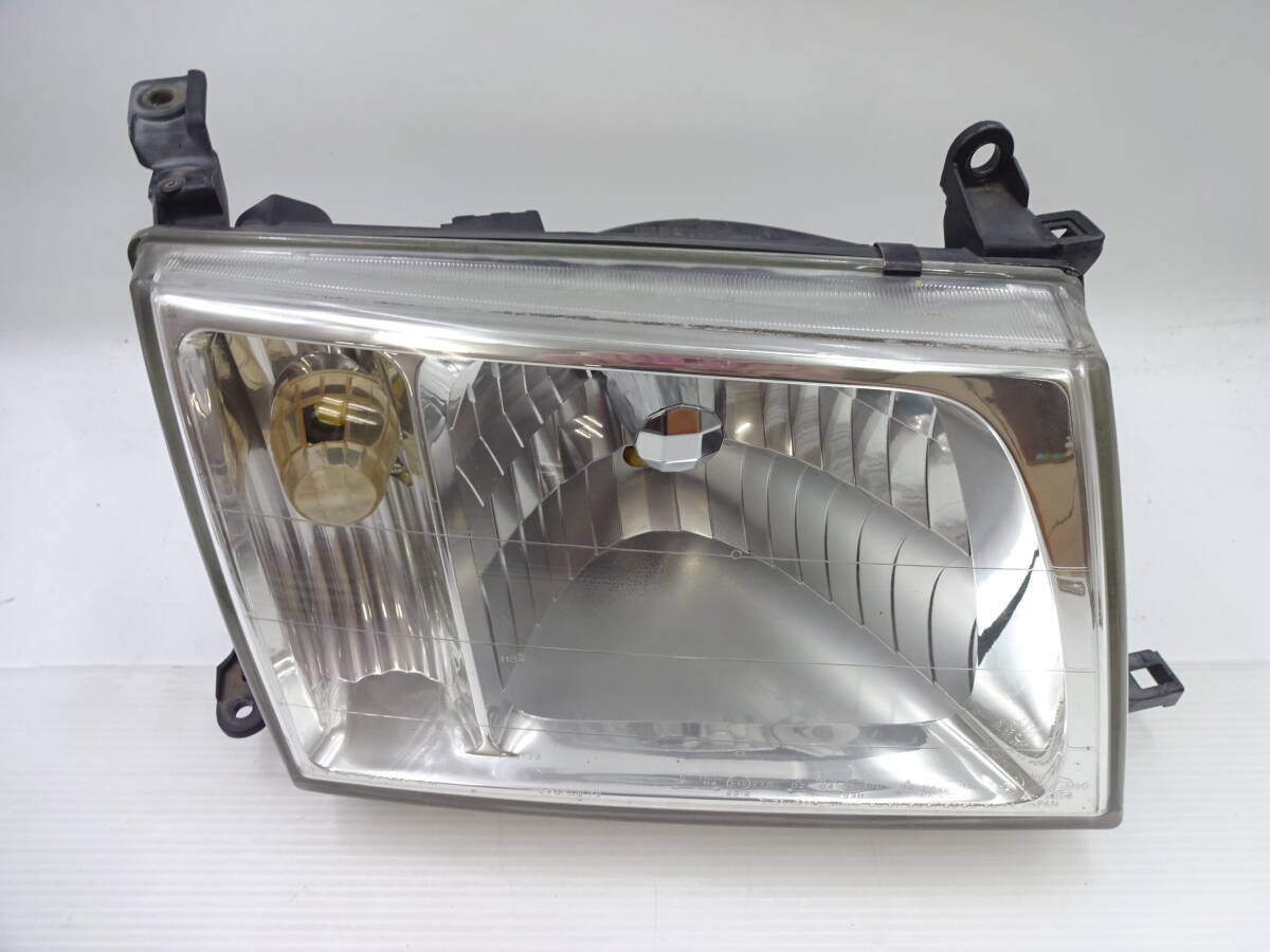 トヨタ　ランドクルーザー 100 ランクル 100系 HDJ101K UZJ100W ヘッドライト 右側 運転席側 前期 中期 KOITO 60-67
