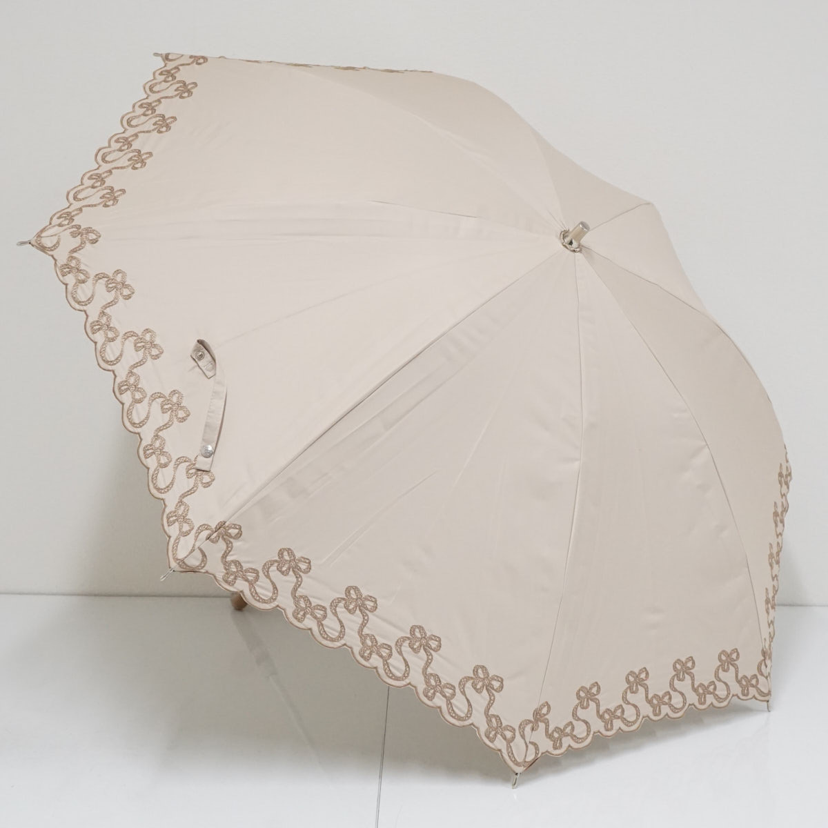 日傘 NINA RICCI ニナリッチ USED美品 晴雨兼用 刺繍 ベージュ UV 遮光 遮熱 グラス骨 50cm S2479