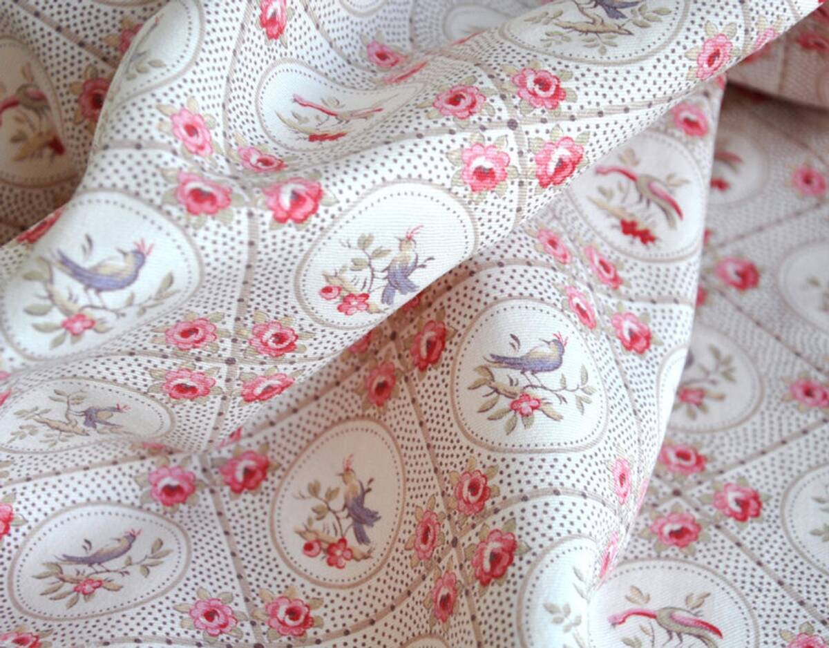 縦49cm 横39cm　繊細　小鳥　プリント　インコ　雀　野鳥　布　植物　フランス　ヴィンテージ　アンティーク　手作り　メルスリー　古道具