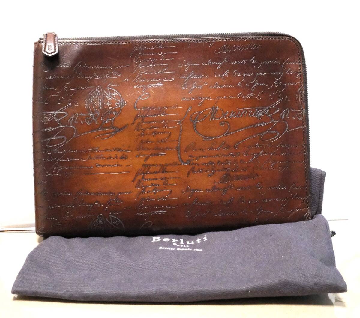 【Berluti】ベルルティ．クラッチ．バック【カリグラフティ】未使用品．ブラウン!!