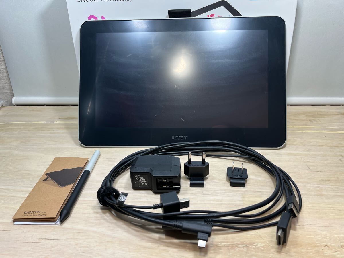 Wacom(ワコム) 13.3インチ 液タブOne 液晶ペンタブレット 13 (gen.1) オリジナルカスタムブラシセット DTC133W1D 