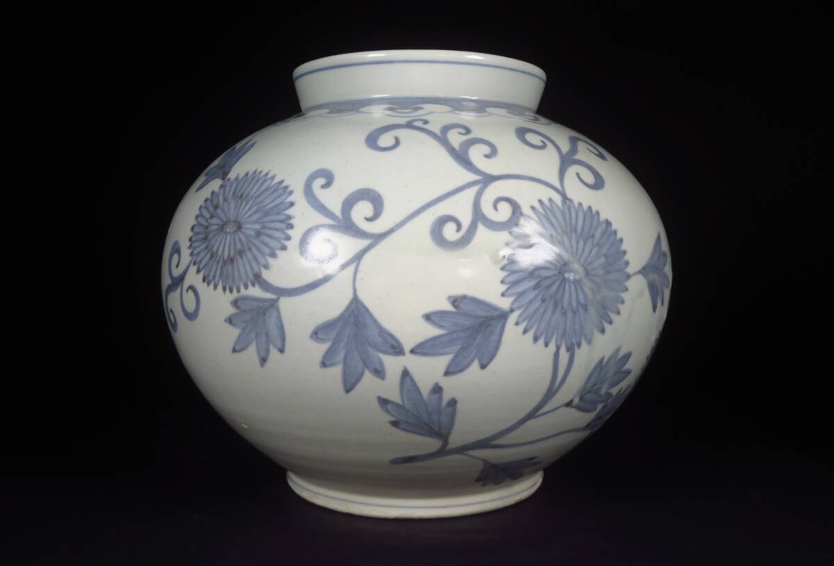 【SAKURAYA】コレクター委託品【李朝 染付菊花文花瓶】青花 飾壺 壷 朝鮮古美術 朝鮮古陶磁器 骨董品 古美術品 高麗 韓国 時代物 高さ20cm