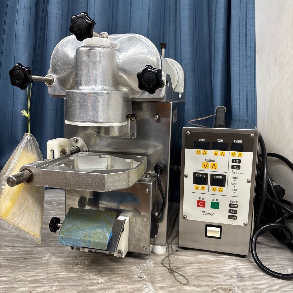 中古】レオン自動機/RHEON 卓上小型包餡機 チビロボ CN001 　現状品　付属品有り　和菓子　200V ２０００年製