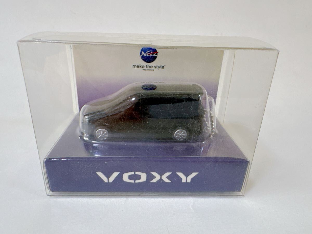 新品 未使用 未開封 ミニカー トヨタ LED キーホルダー ヴォクシー VOXY 70 非売品 絶版 入手困難 限定 貴重 ノベルティ 