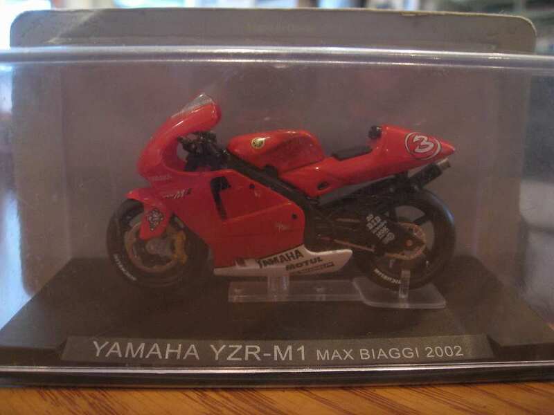 海外販売品Modelo para coleccionistas1/24ヤマハYZR-M1 マックス MAX BIAGGI 2002★