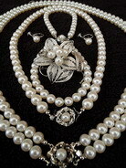 ★とても綺麗な艶と輝きのパール風ネックレス５点セット！６月の誕生石です♪白い真珠は色々な効果があります★サービス品付き！