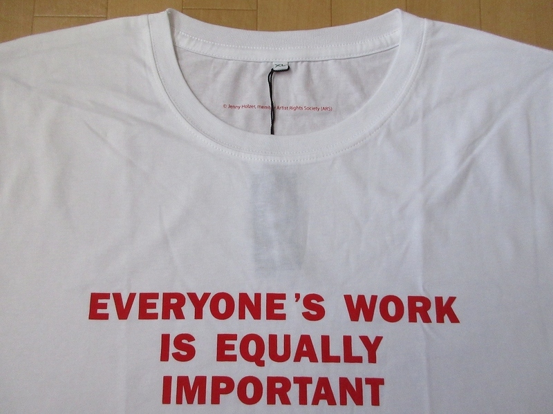 Jenny Holzer Tate Modern EVERYONE'S WORK IS EQUALLY IMPORTANT Tシャツ XL 白 ジェニー ホルツァー ART 言葉 言語 芸術 美術館 現代美術