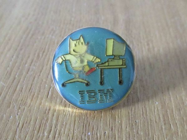 古いピンバッジ：IBM キャラクター 広告 ロゴ ピンズ +F