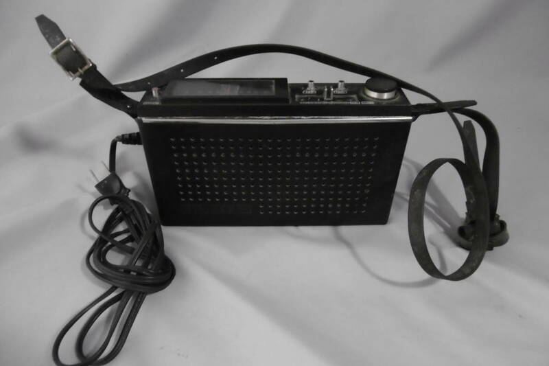 （珍品）ラジオ　携帯ラジオ　トランジスター　SANYO モデル10F-B26　TRANSWORLD　FM/SW/MW 可動品 電池式　コンセント式(八・120)