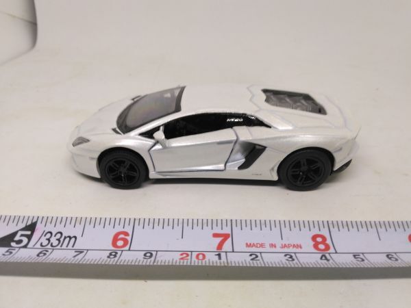キンスマート ランボルギーニ アヴェンタドール LP 700-4 ホワイトー 1/38 ミニカー