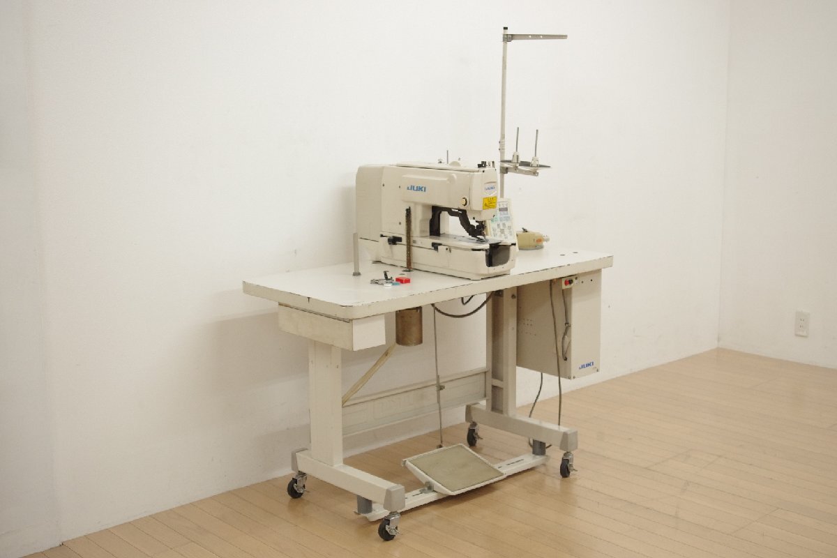 JUKI ジューキ LBH-1700 ボタン穴かがりミシン ボタン付け 3相200V 業務用 工業用 縫製工場 手芸 ハンドクラフト 営業所止め (く)