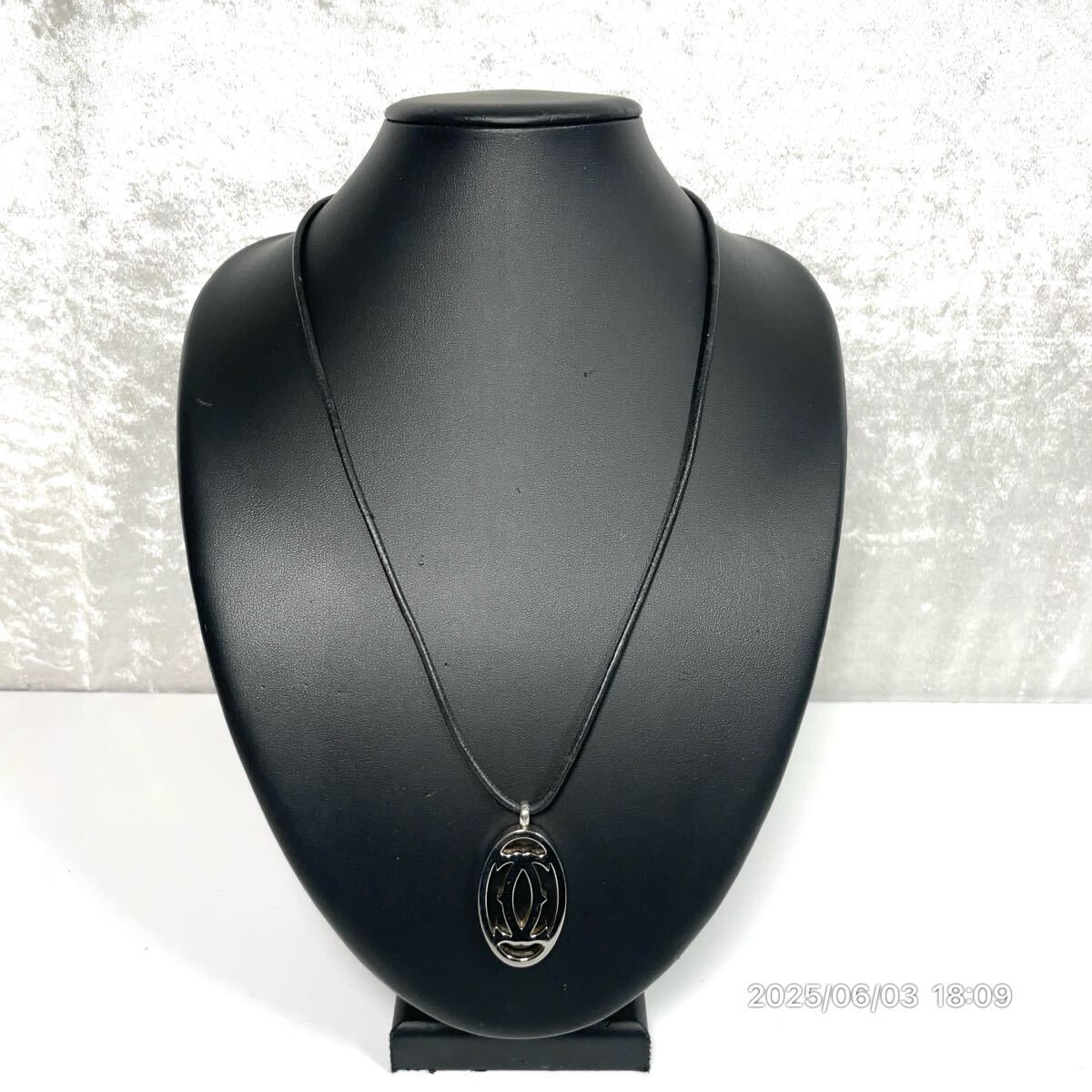 Cartier カルティエ CCロゴ シルバー×ブラックカラー レザー 革 ネックレス ペンダント チョーカー アクセサリー 装飾品 小物