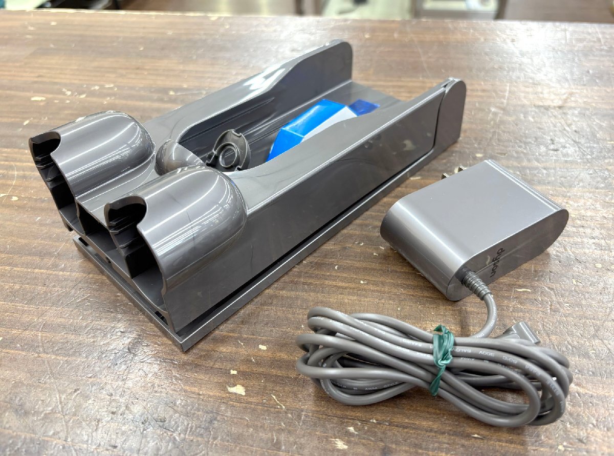 dyson/ダイソン V11 収納用ブラケット/T116355 充電コード/217160-04 壁掛け 掃除機 バッテリー ネジ固定式 動作確認済み