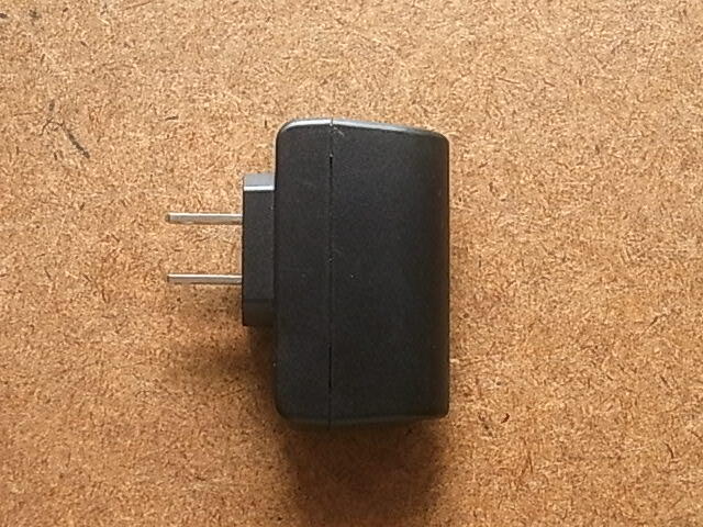 純正 Sony Ericsson　ソニー エリクソン Xperia充電器 ACアダプター CST-80 5.0V700mA　送料230円　中古