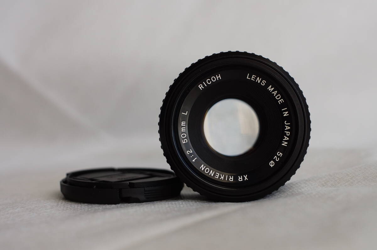 ★極上美品★伝説の富岡光学製★RICOH単焦点レンズ★XR RIKENON50mmF2L★PK-NEX変換アダプター付き★フロントキャップ、リアキャップ付き★